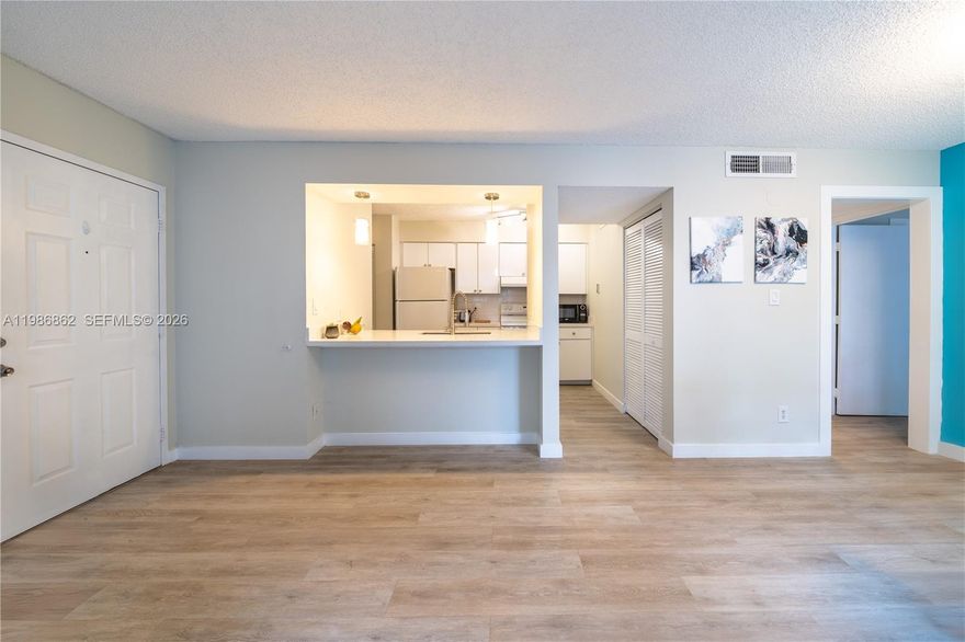 Renovated 1 bedroom / 1 bathroom unit located in the ground floor of a 3-story building, in a quiet and beautifully landscape condominium community that includes pool, tennis court and small fitness room. This bright and inviting apartment features modern ceramic flooring throughout along with an updated bathroom with new tiles and finishes. Large windows providing natural light, porch in front of the unit, exterior storage unit. 
The apt is partially furnished!