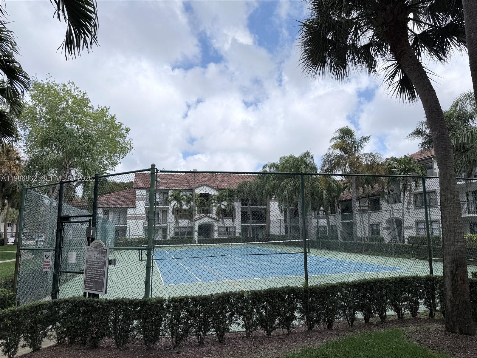 HOLLYWOOD PARC CONDOMINIU - Residential Lease