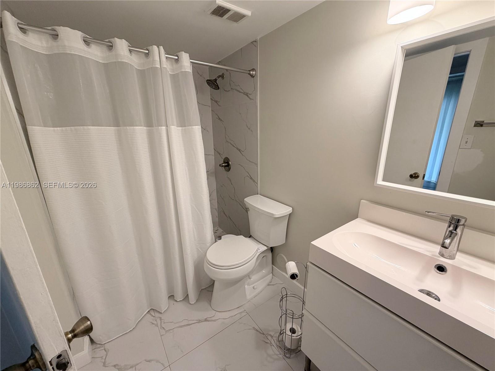 HOLLYWOOD PARC CONDOMINIU - Residential Lease