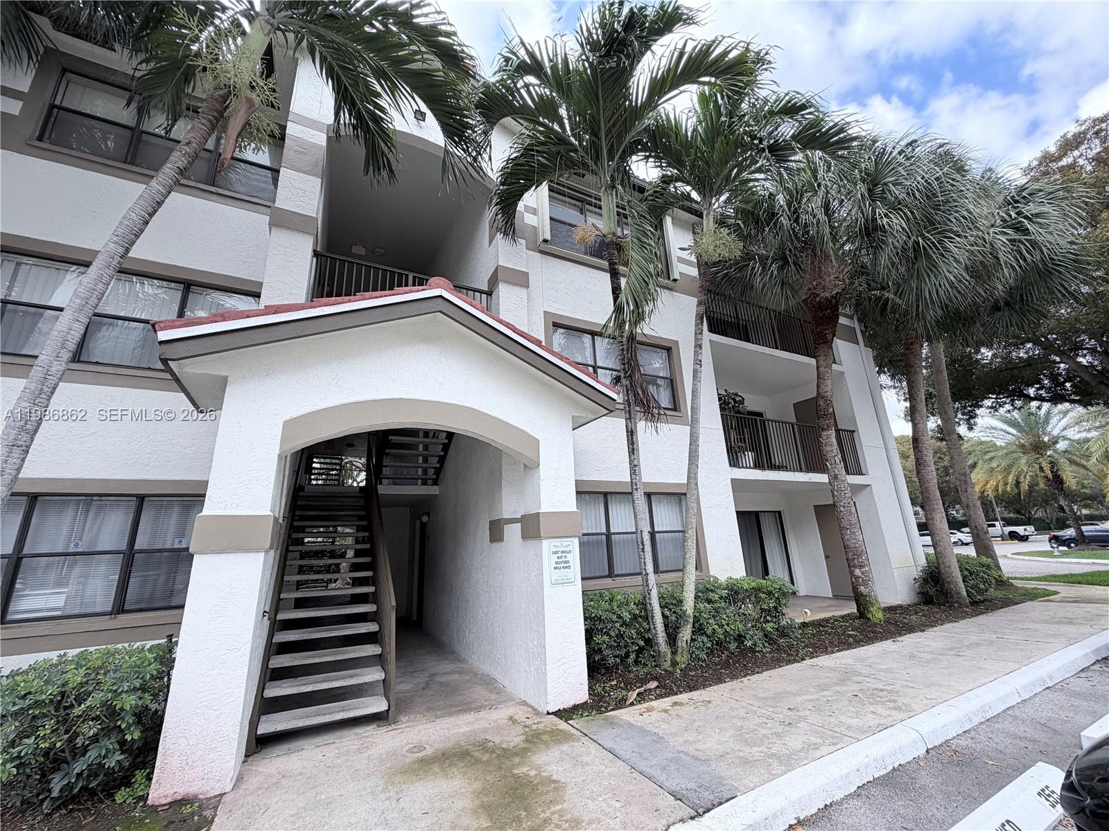 HOLLYWOOD PARC CONDOMINIU - Residential Lease