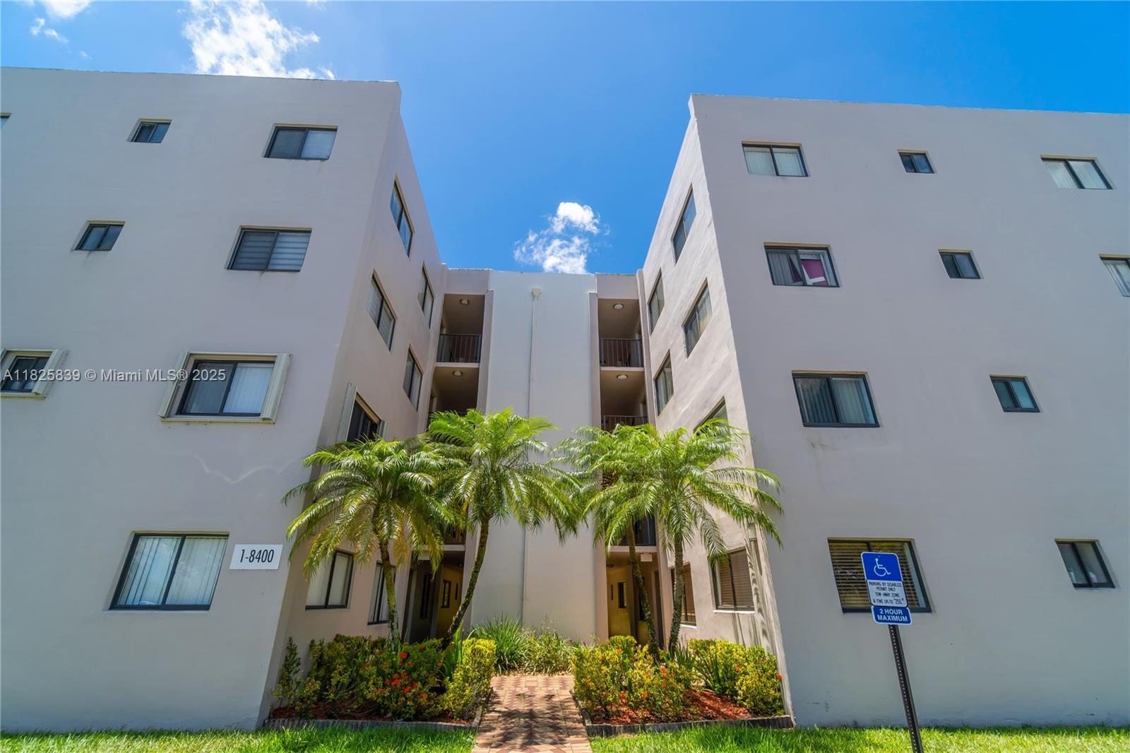 3 bedroom 2 bathroom apartment in an amazing community called Horizons West in a very centralized area in Kendall. Gorgeous white kitchen cabinets with stainless steel appliances. This community offers several pools, tennis court, and basketball courts. Gated community with 24/7 security. Come see this one of a kind apartment before its gone!