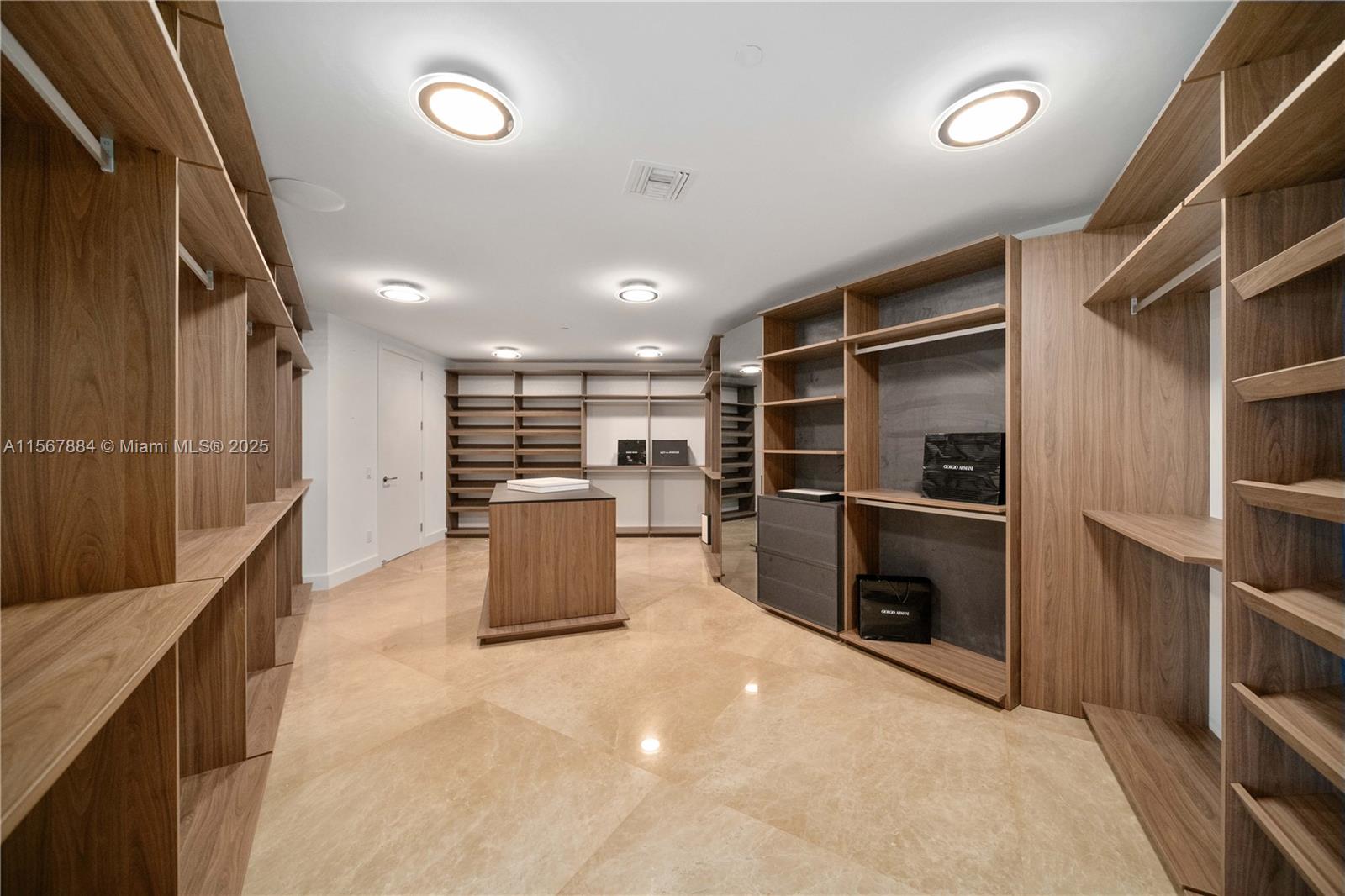 18555 COLLINS AVENUE COND - Residential