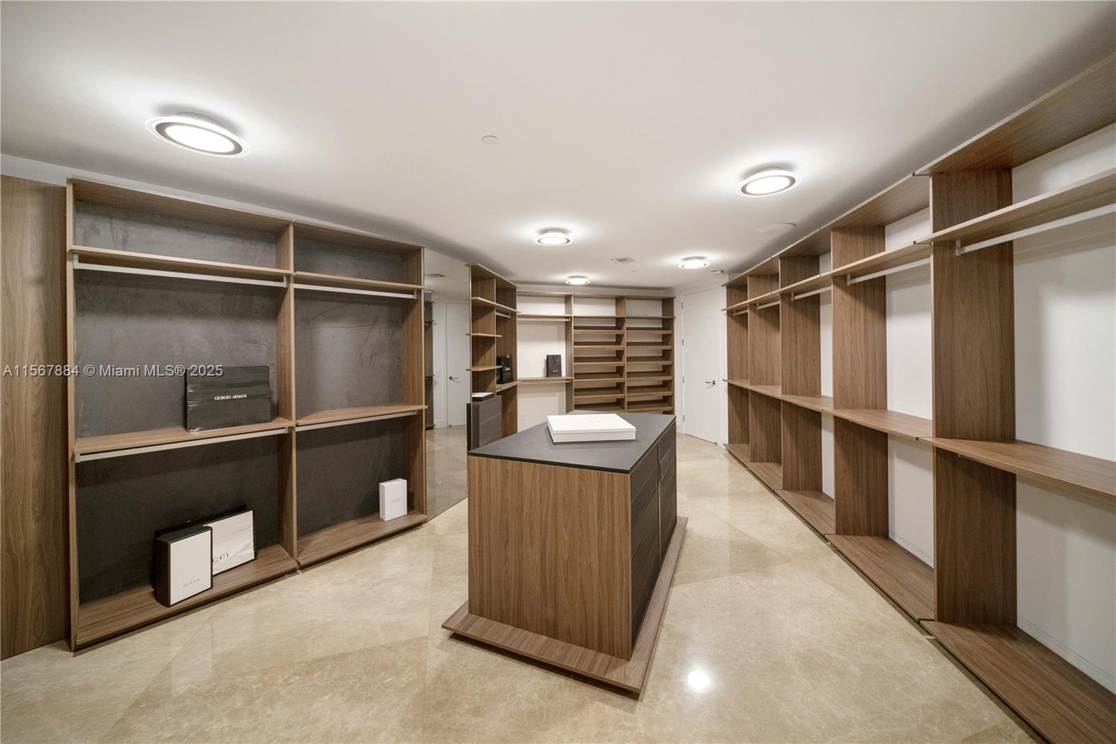 18555 COLLINS AVENUE COND - Residential