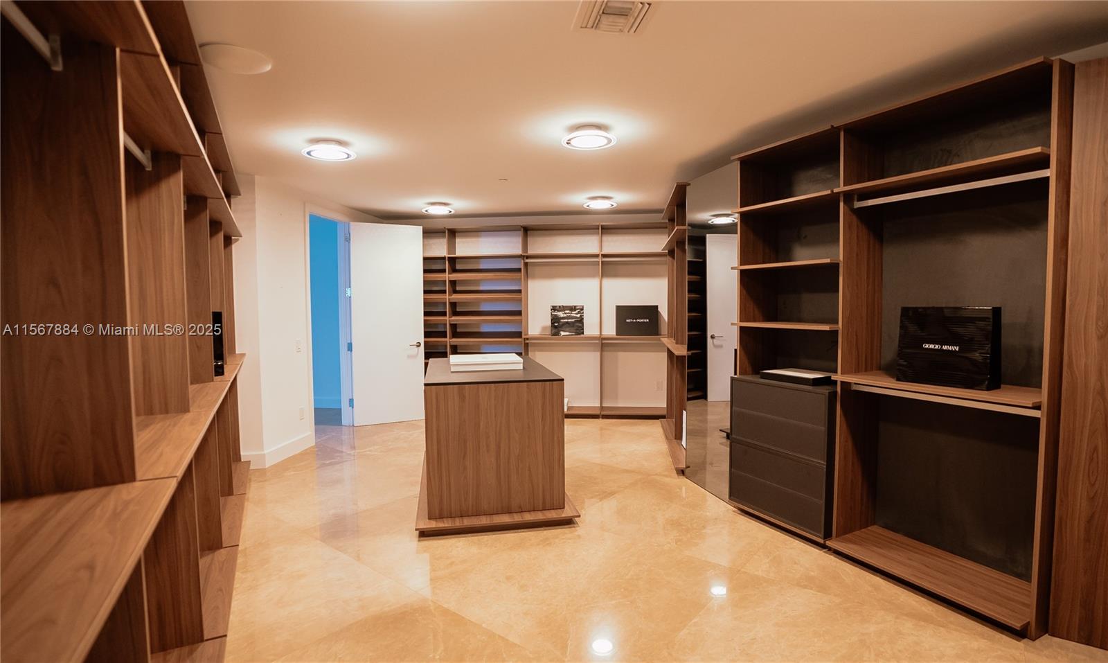 18555 COLLINS AVENUE COND - Residential