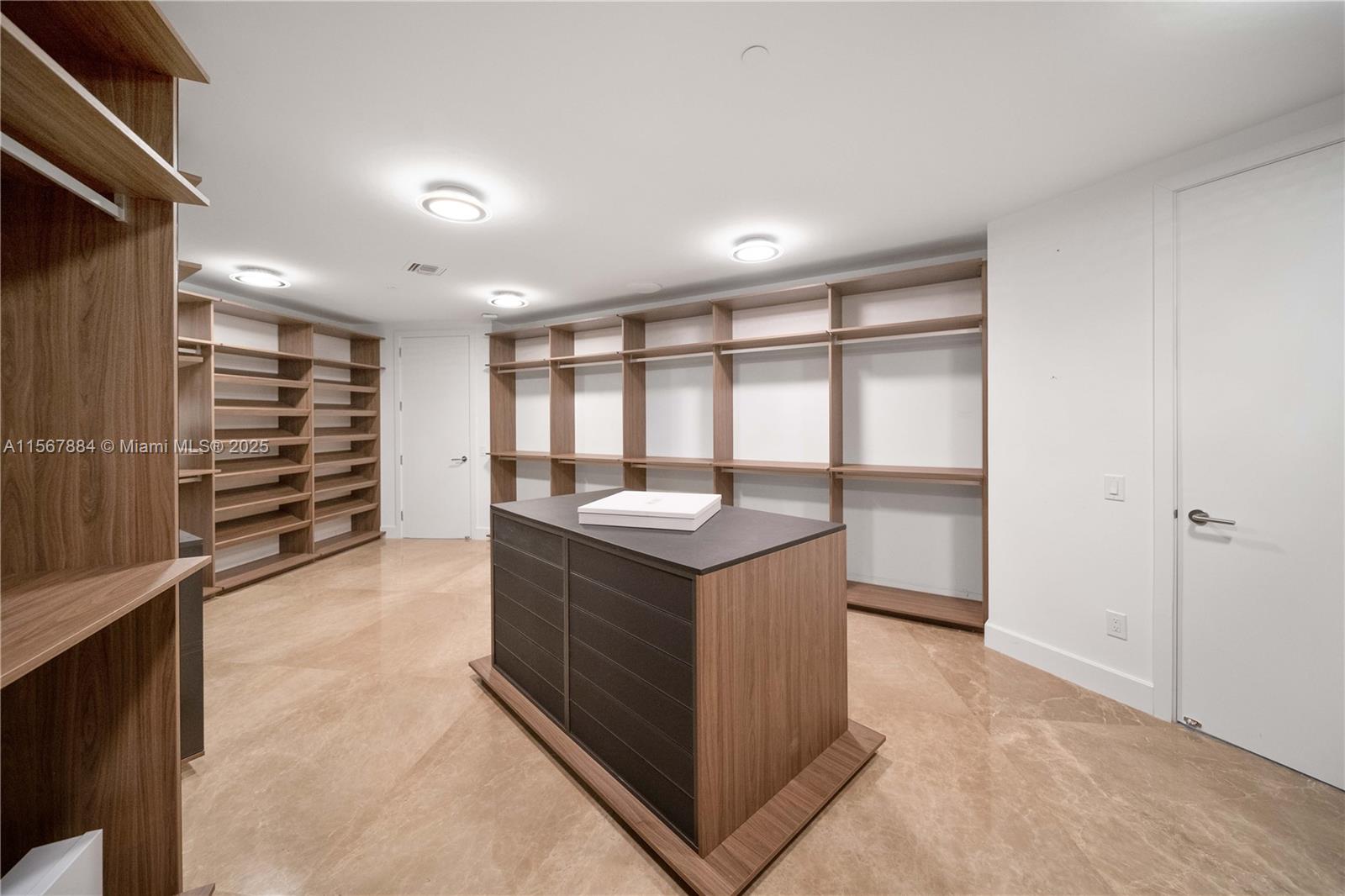 18555 COLLINS AVENUE COND - Residential