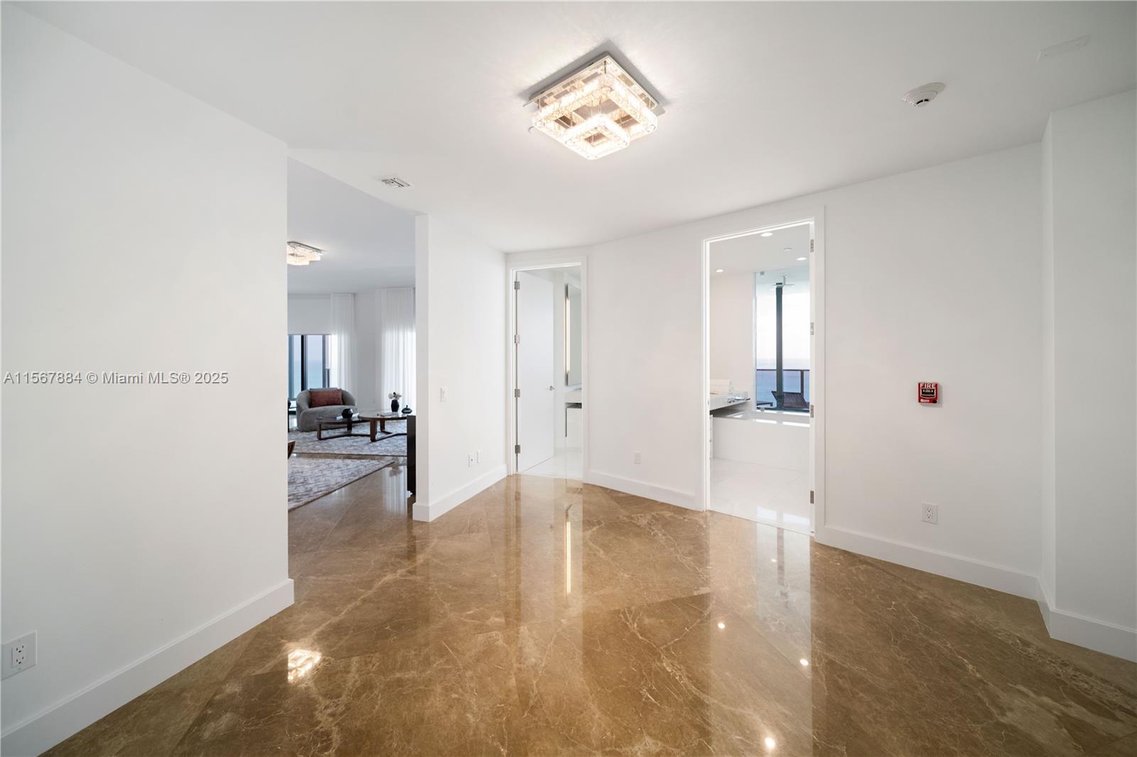 18555 COLLINS AVENUE COND - Residential