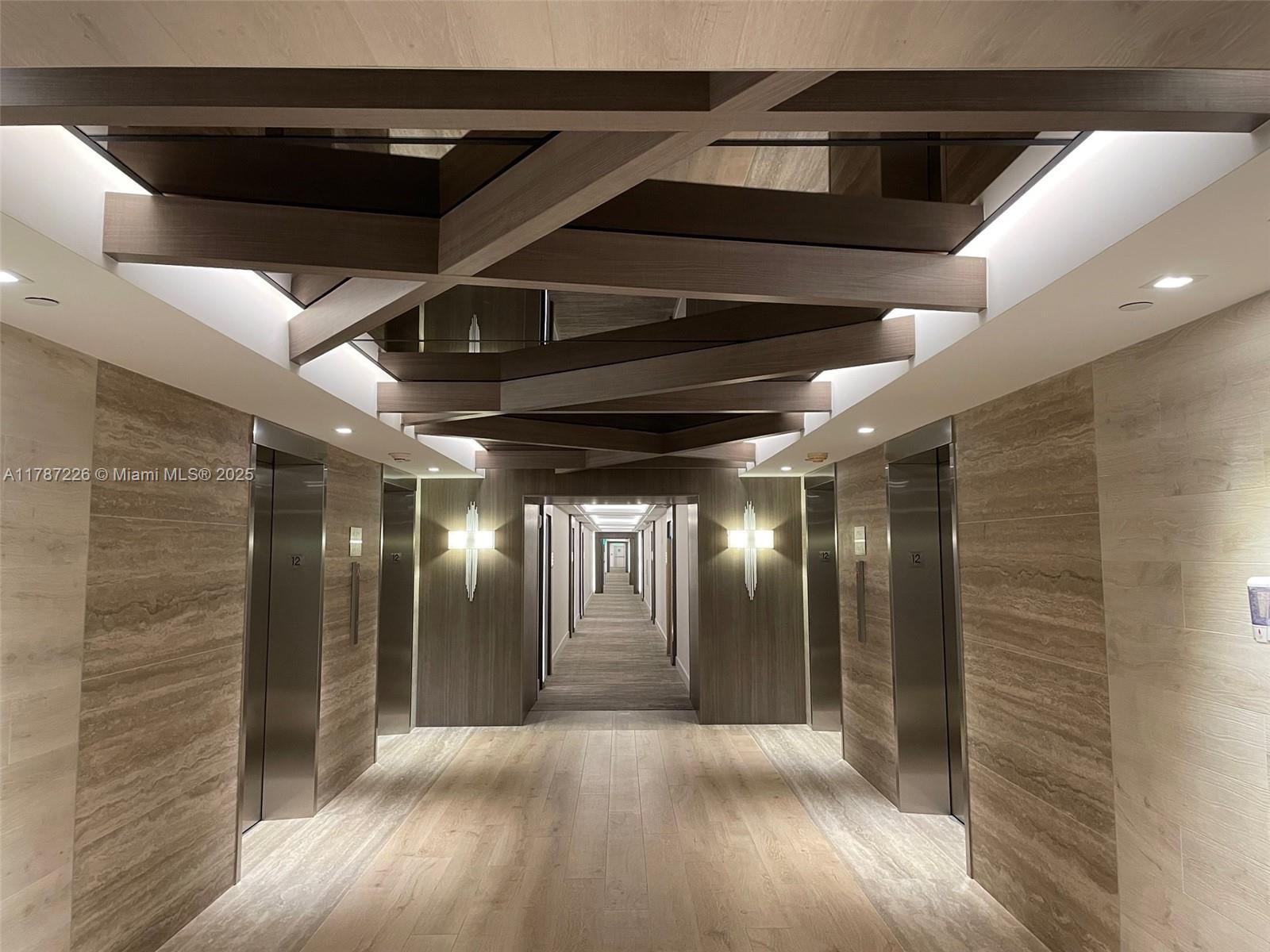 2301 COLLINS AV 1221