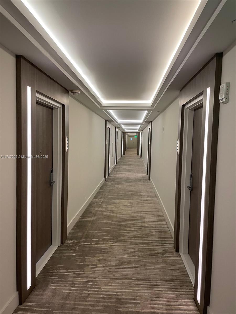 2301 COLLINS AV 1221