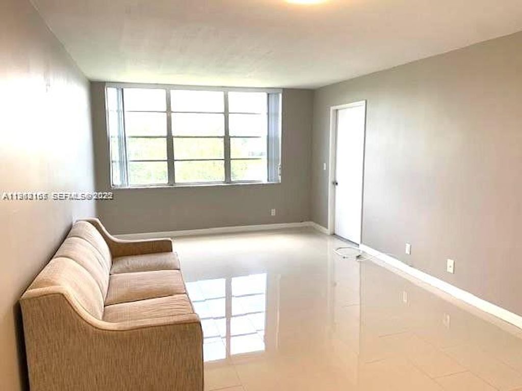 Photo of 9470 Live Oak Pl #308, Davie, FL 33324 (MLS # A11962165)