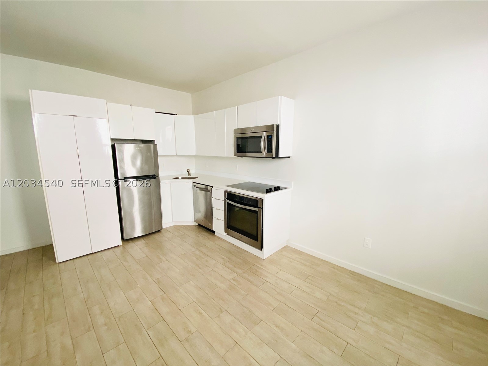 1611 Meridian Ave 305