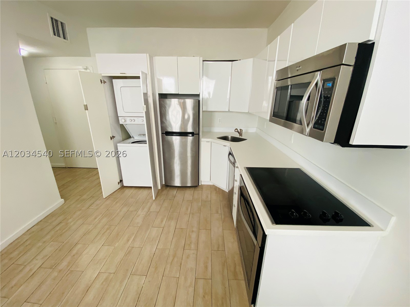 1611 Meridian Ave 305