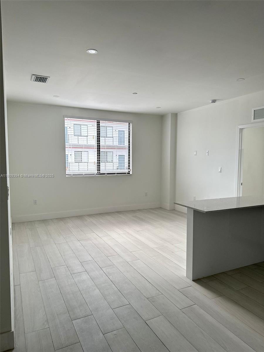 909 E 24th St 201