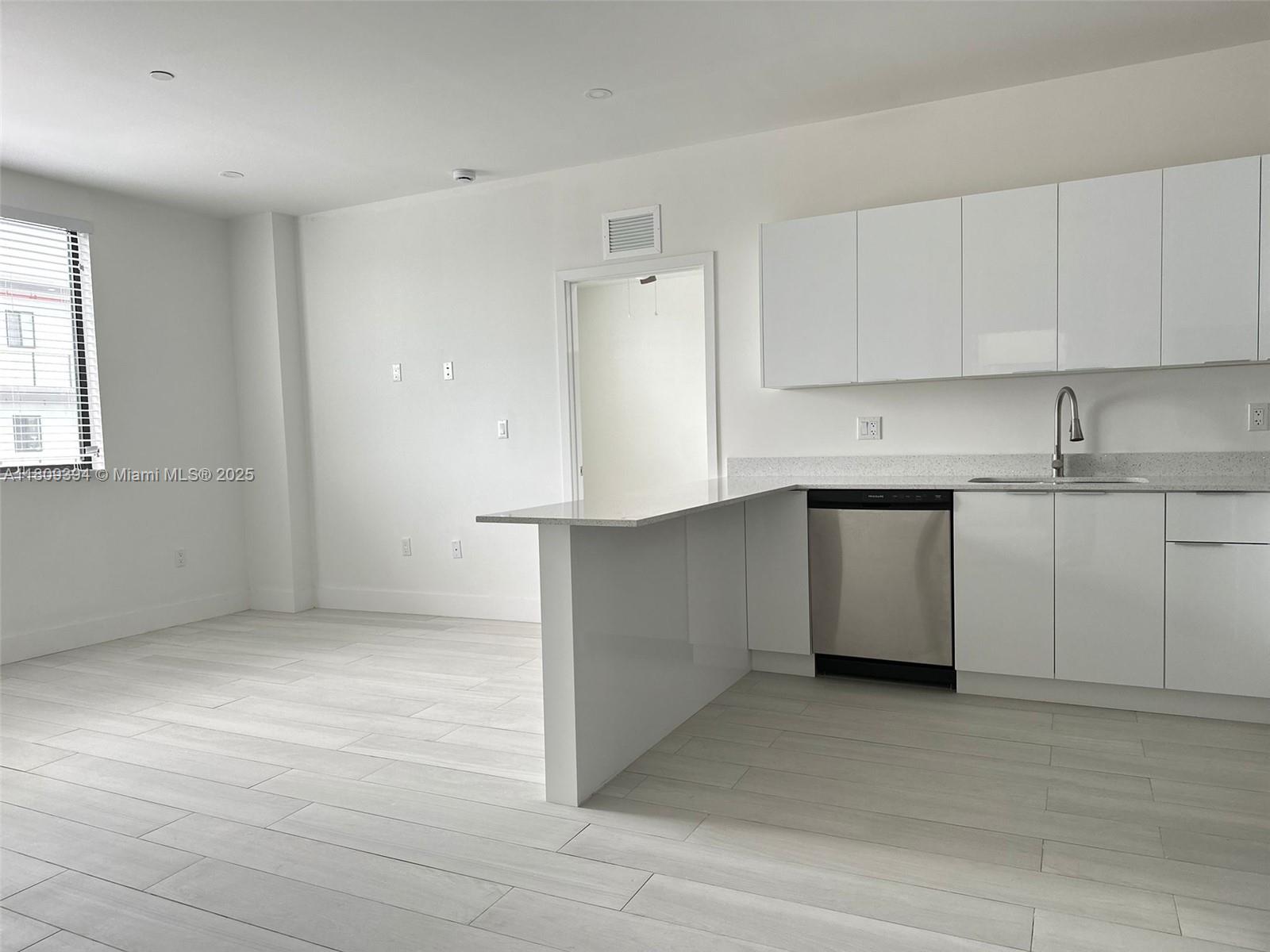 909 E 24th St 201