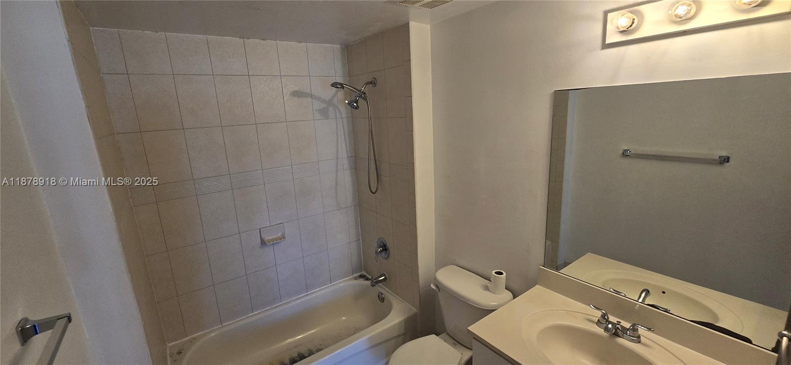 PARADISE POINTE CONDO - Residential Lease