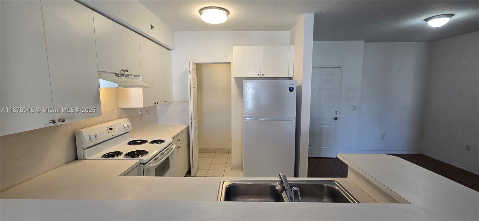 PARADISE POINTE CONDO - Residential Lease