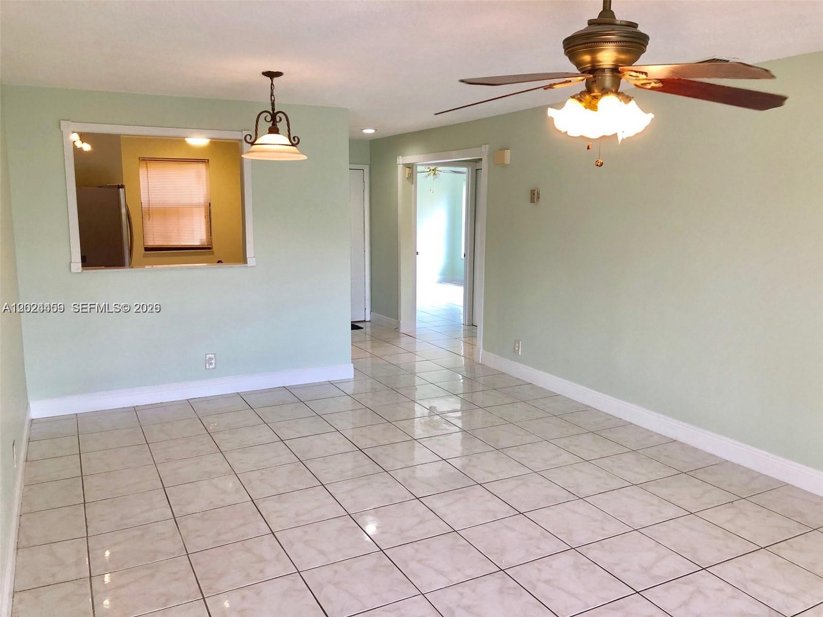 CIRCLE VILLAS (THE) CONDO - Residential Lease