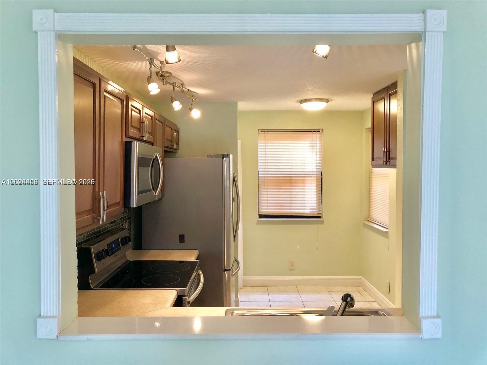 CIRCLE VILLAS (THE) CONDO - Residential Lease