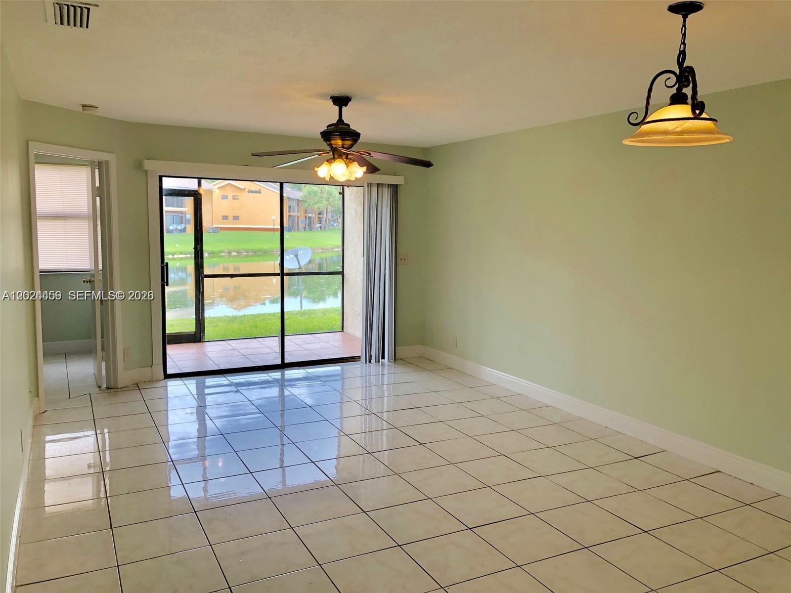 CIRCLE VILLAS (THE) CONDO - Residential Lease