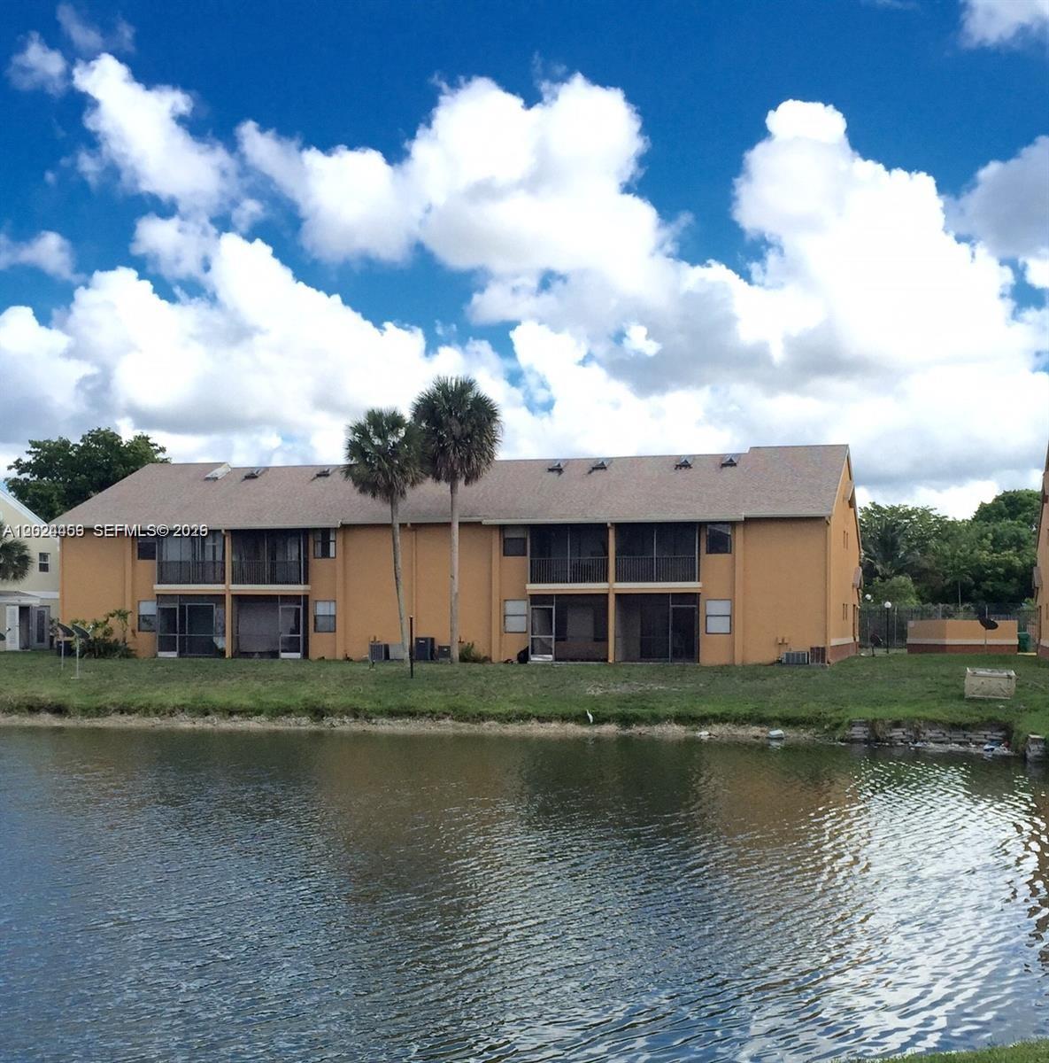 CIRCLE VILLAS (THE) CONDO - Residential Lease