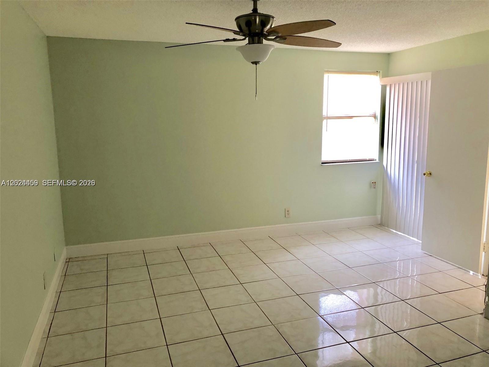 CIRCLE VILLAS (THE) CONDO - Residential Lease
