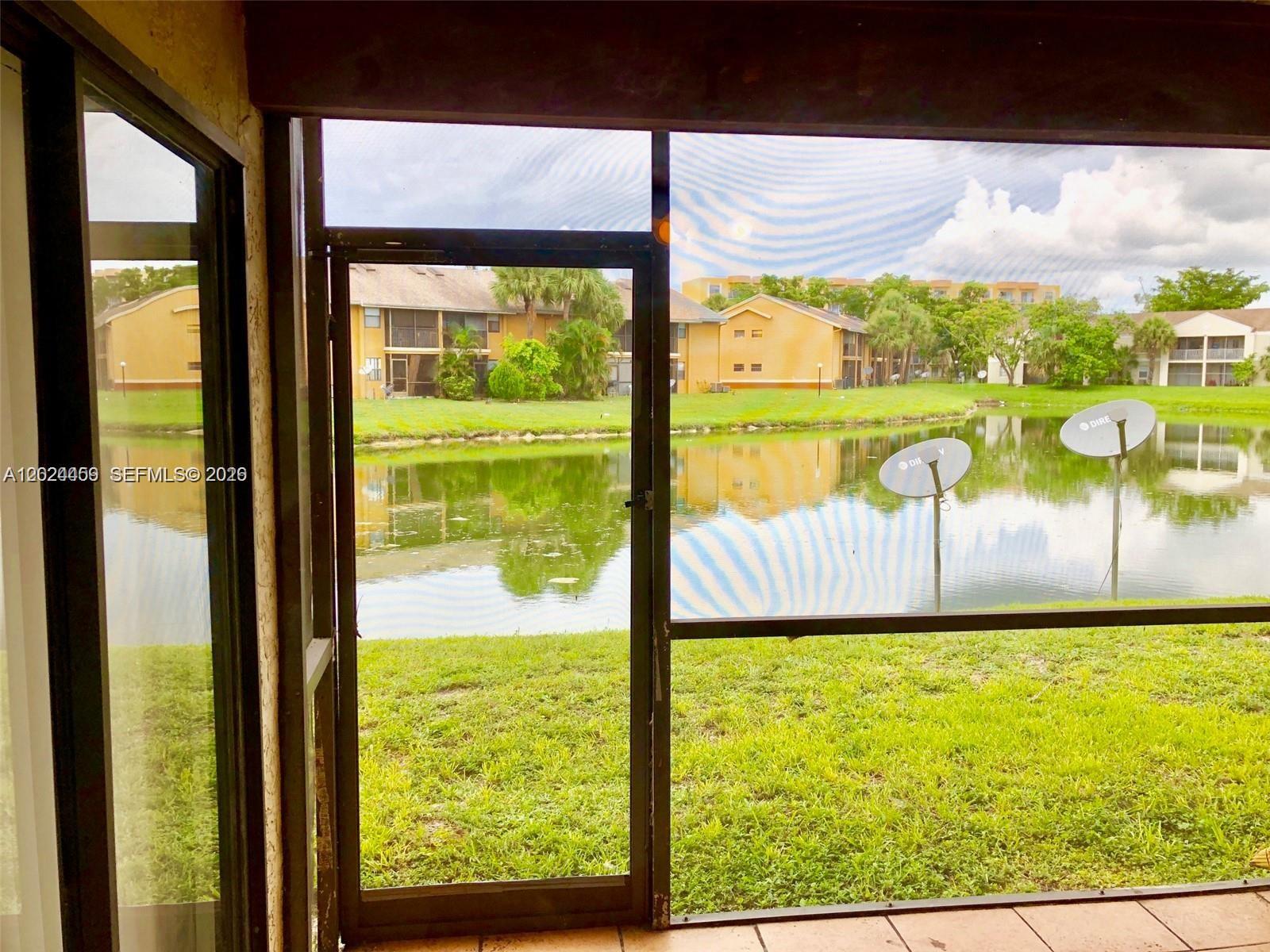 CIRCLE VILLAS (THE) CONDO - Residential Lease