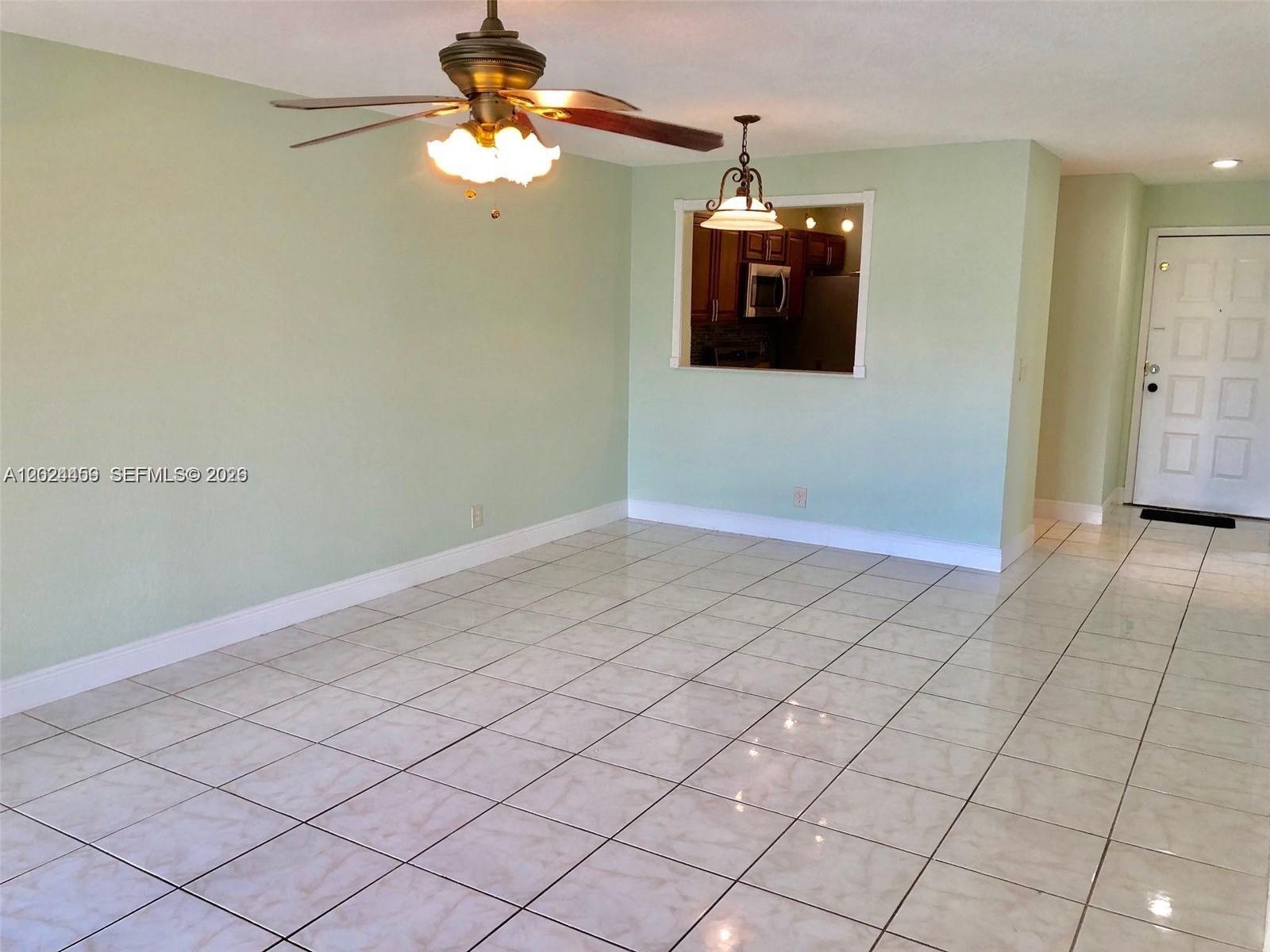 CIRCLE VILLAS (THE) CONDO - Residential Lease