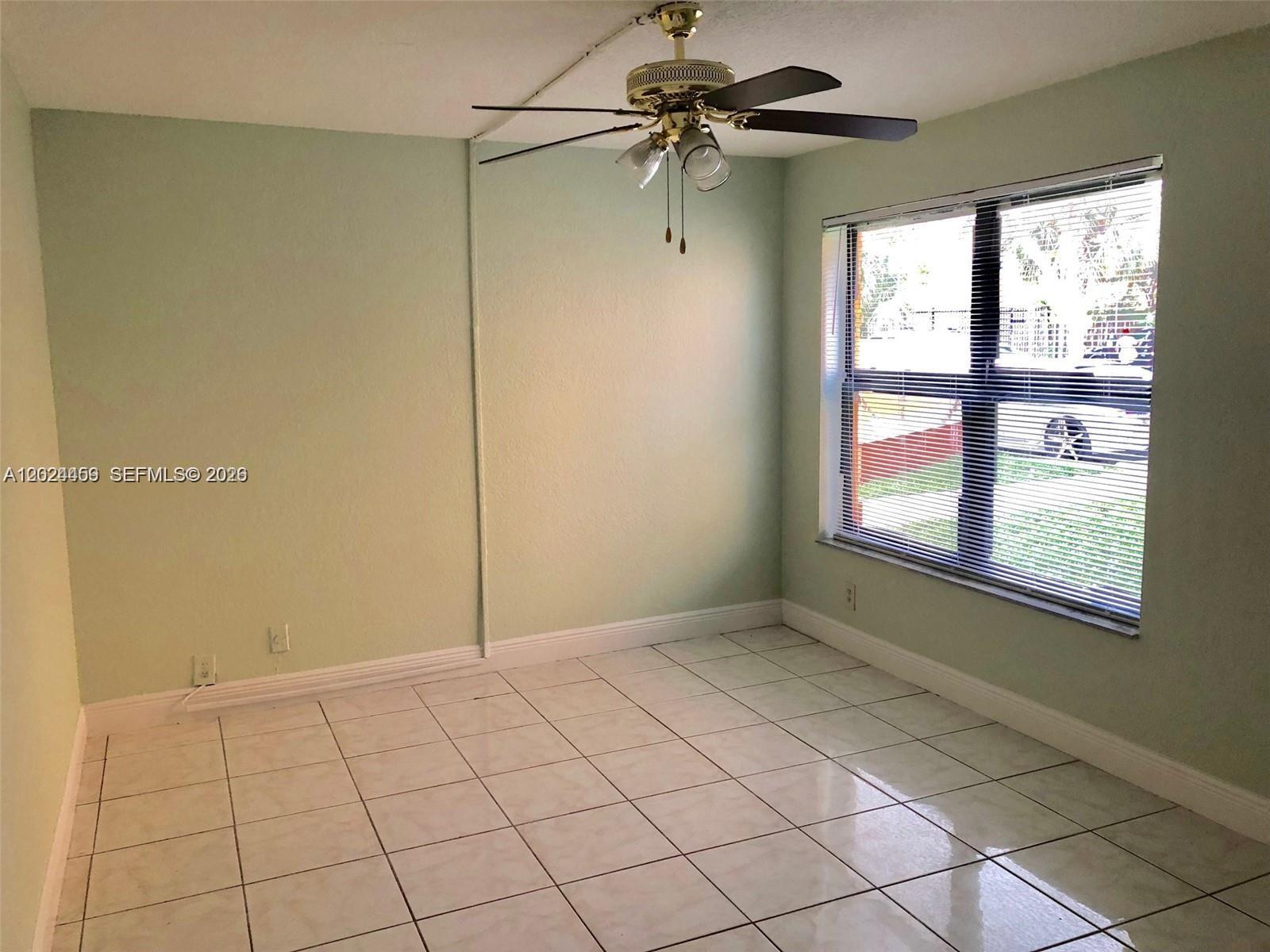 CIRCLE VILLAS (THE) CONDO - Residential Lease