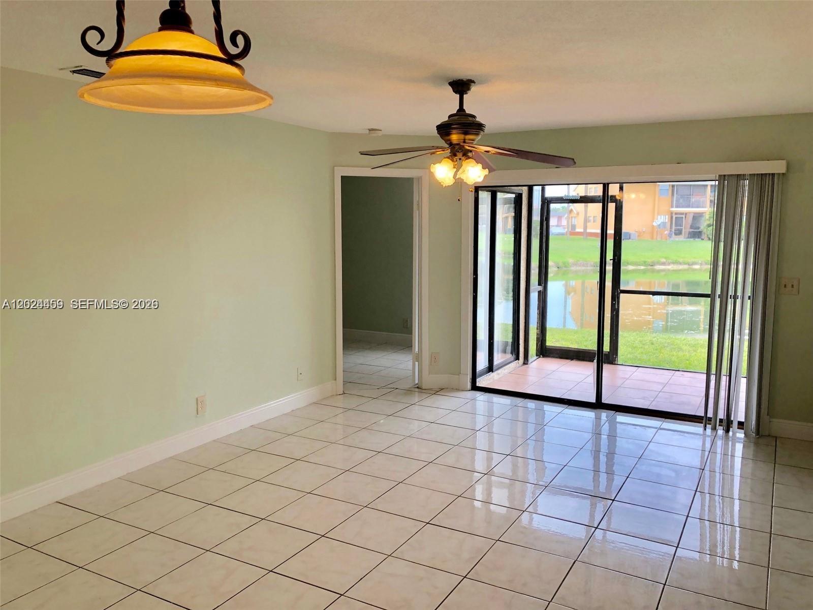 CIRCLE VILLAS (THE) CONDO - Residential Lease