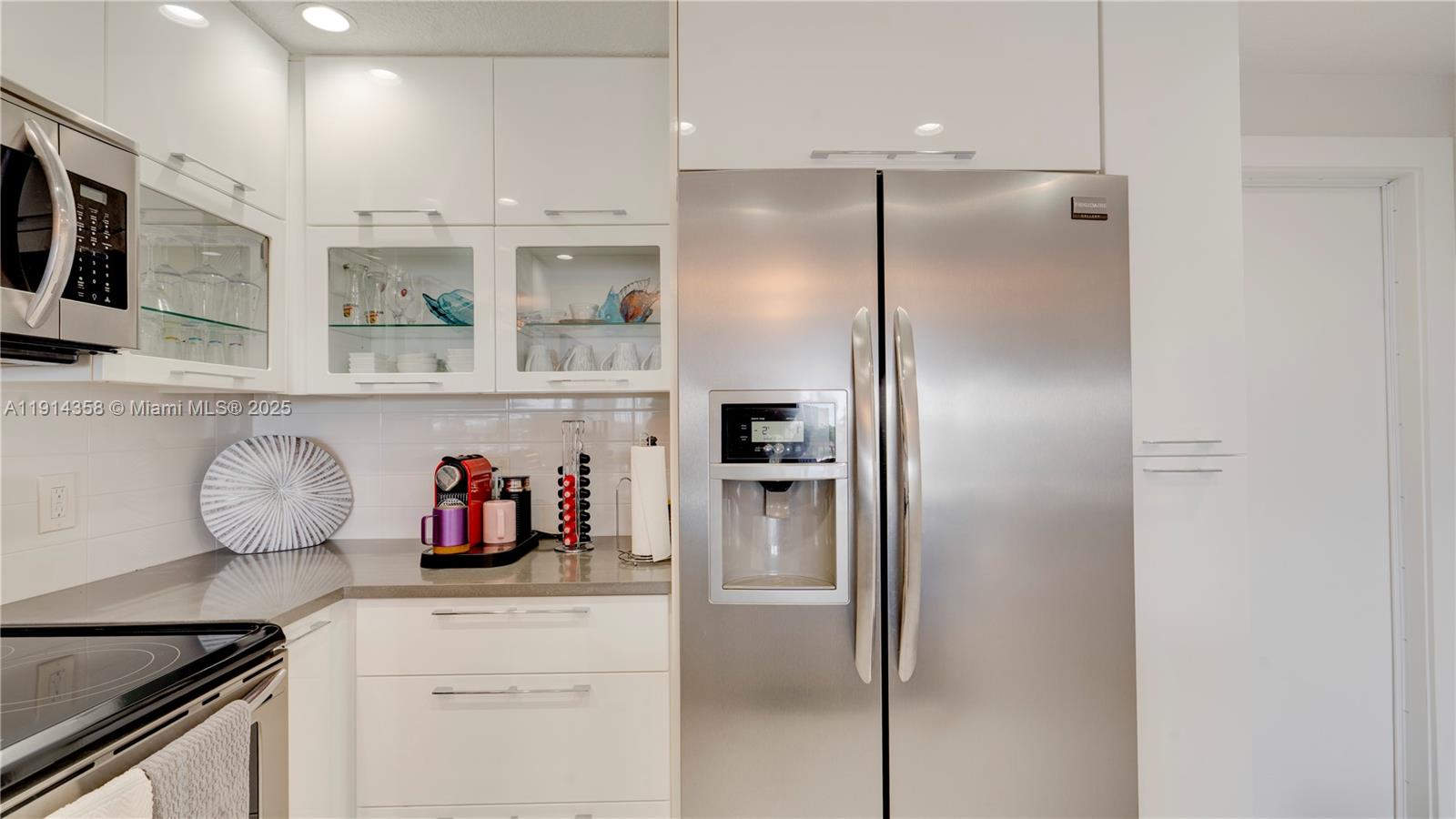 RIVER HOUSE TOWERS CONDO - Residential