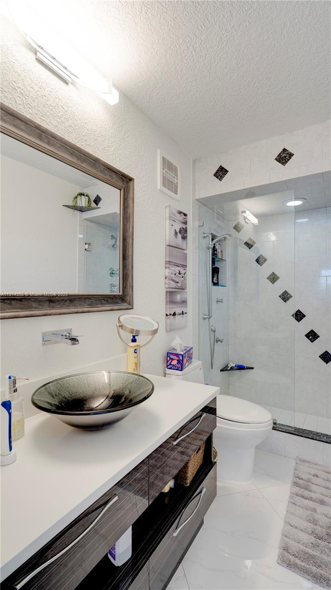 RIVER HOUSE TOWERS CONDO - Residential