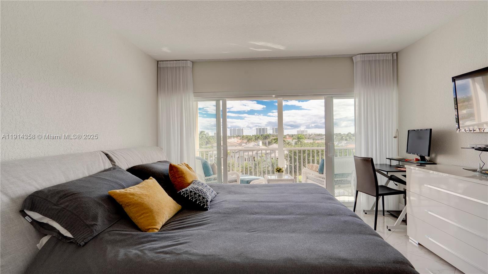 RIVER HOUSE TOWERS CONDO - Residential