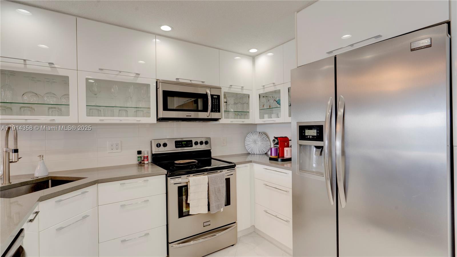 RIVER HOUSE TOWERS CONDO - Residential