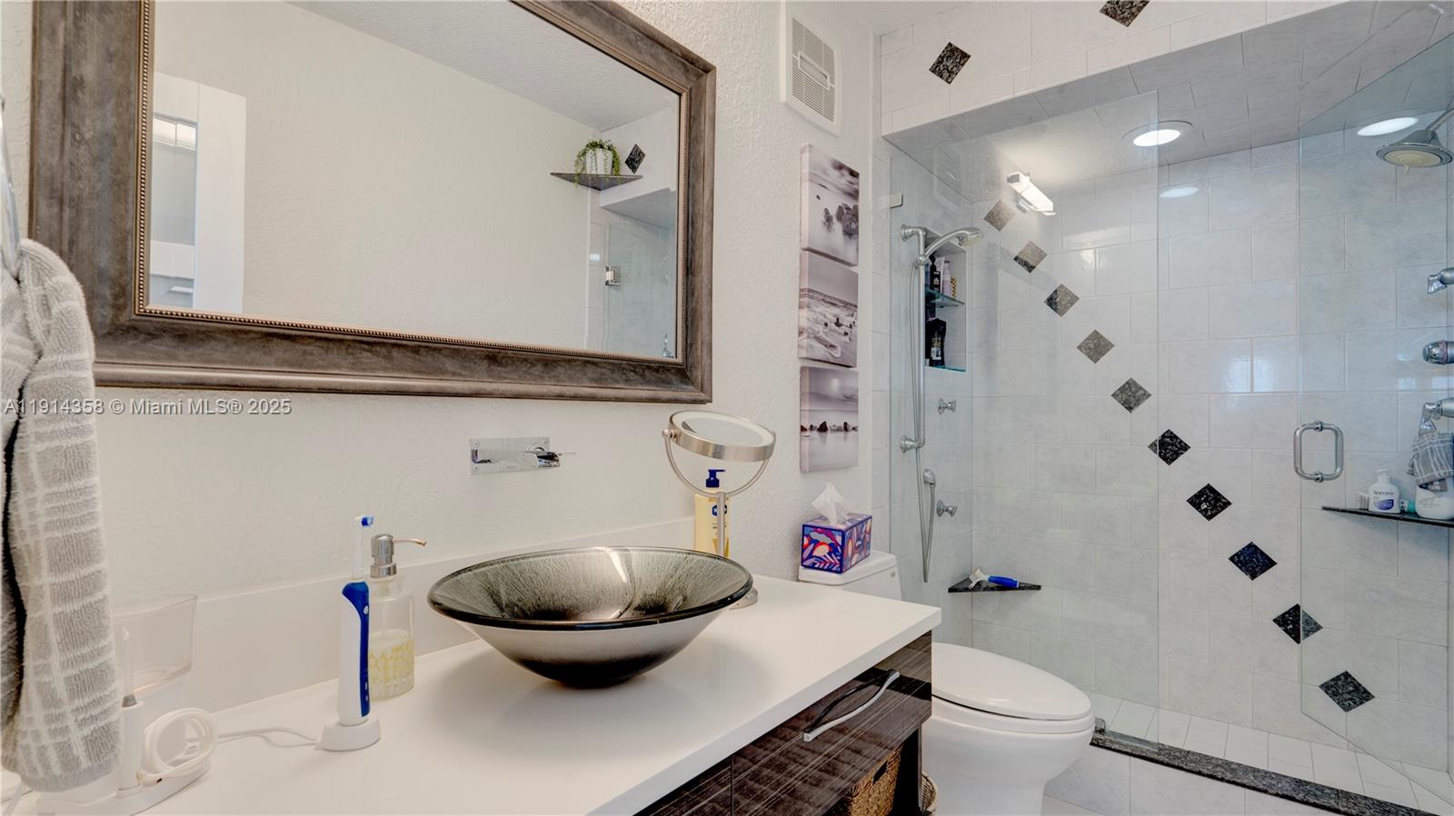 RIVER HOUSE TOWERS CONDO - Residential