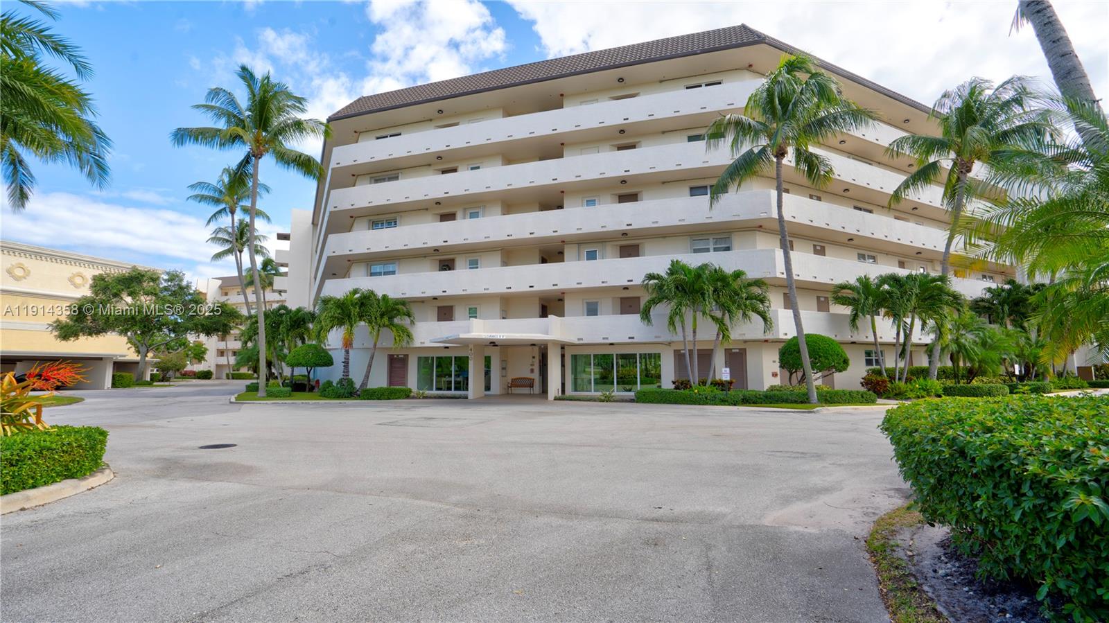 RIVER HOUSE TOWERS CONDO - Residential