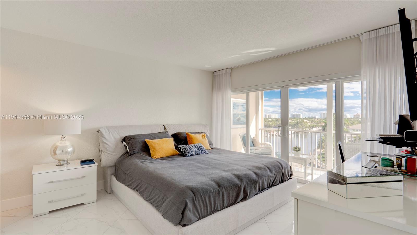 RIVER HOUSE TOWERS CONDO - Residential