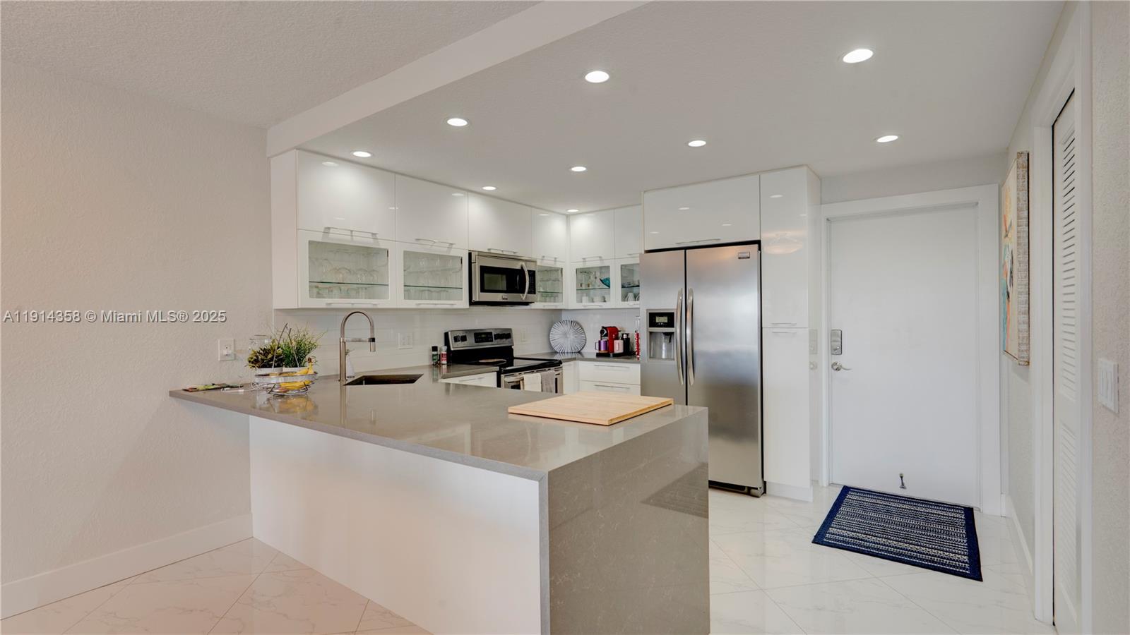 RIVER HOUSE TOWERS CONDO - Residential