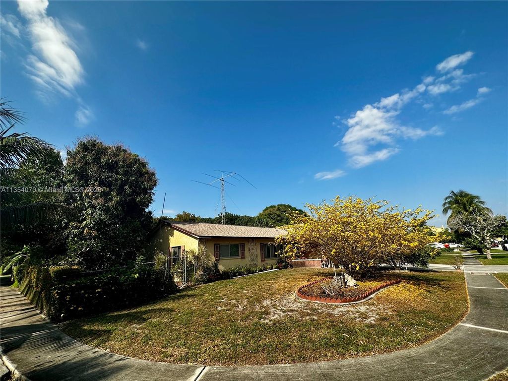 Photo of 201 Laken Dr, West Palm Beach, FL 33409 (MLS # A11354070)