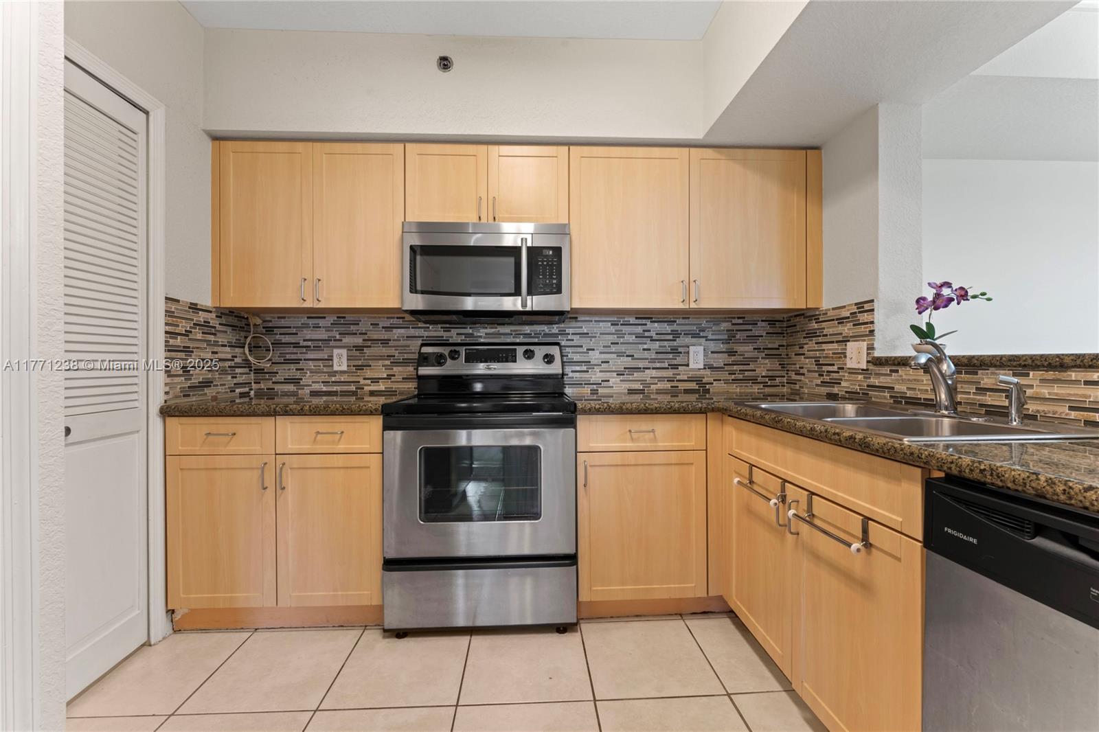 Rental Property at 9340 Fontainebleau Blvd W503, Miami, Broward County, Florida - Bedrooms: 3 
Bathrooms: 2  - $3,000 MO.