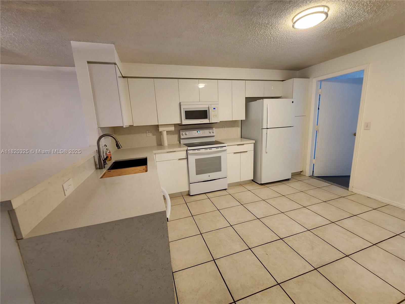 1050 Sorrento Dr 1050