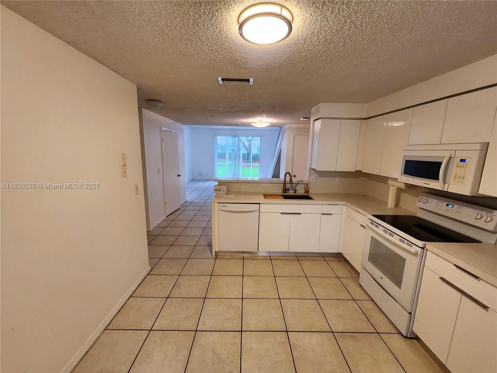 1050 Sorrento Dr 1050