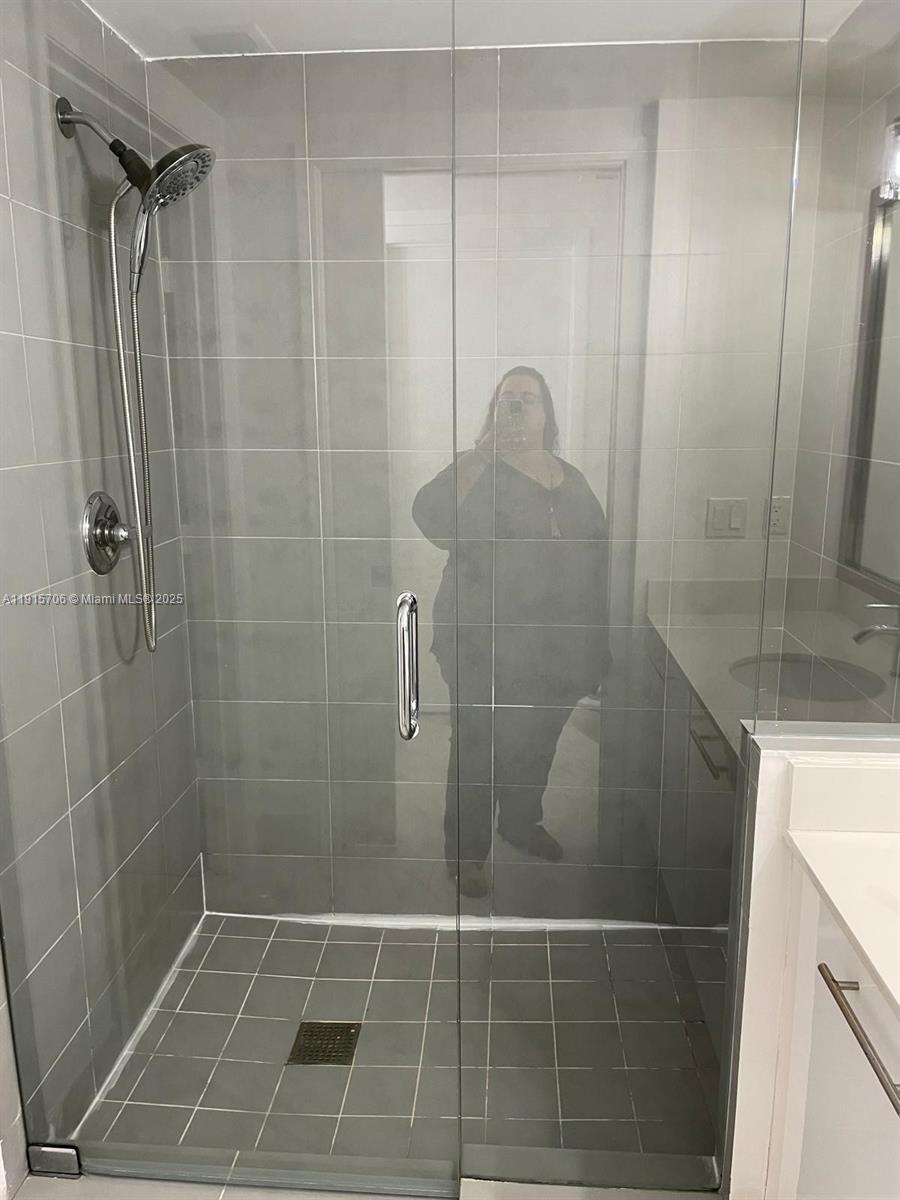 MINT CONDO - Residential