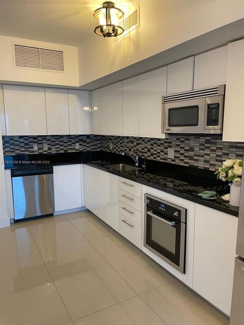 92 SW 3rd St 3309 Miami FL 33130