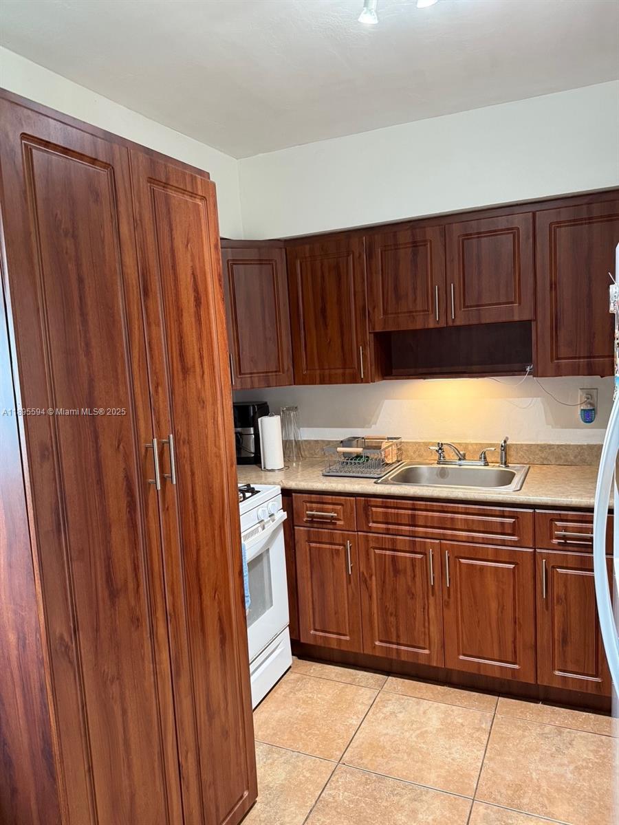 GABLES EDGE CONDO - Residential