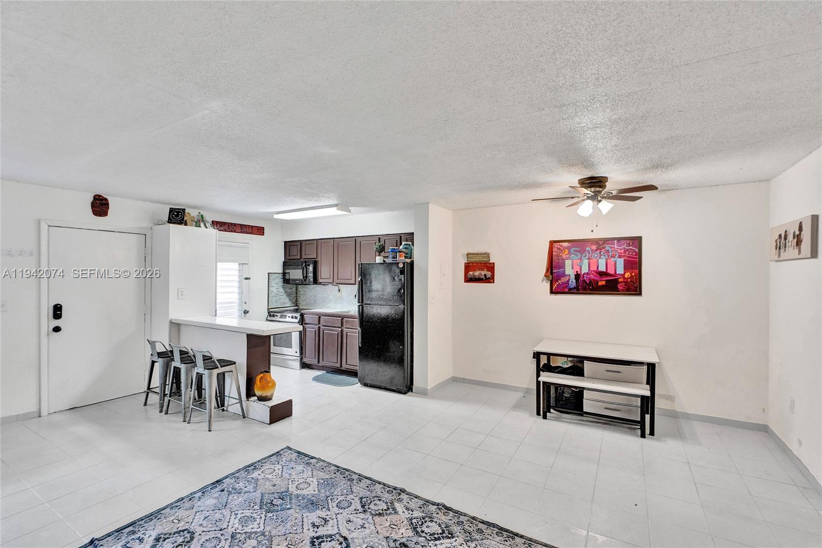 THE KNIGHTSBRIDGE CONDO - Residential