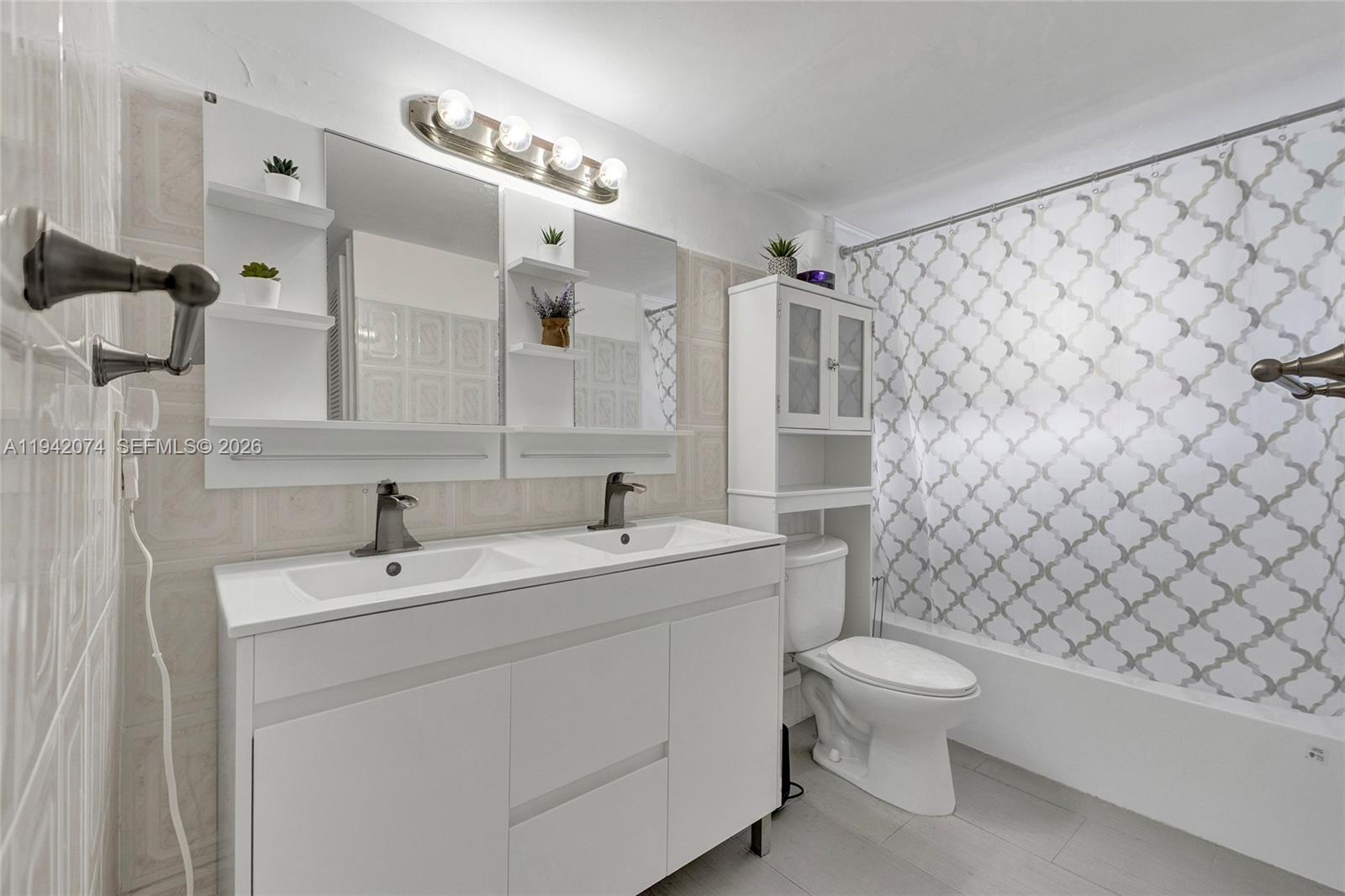 THE KNIGHTSBRIDGE CONDO - Residential