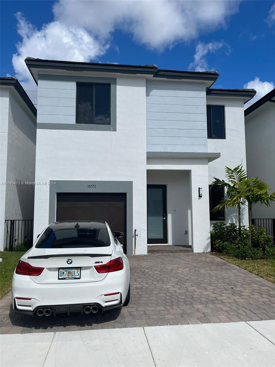 This beautiful single-family home features 4 generous bedrooms and 3.5 elegant bathrooms, ideal for your expanding family. Enjoy the convenience of a 1-car garage, eliminating any parking hassles. The current tenants will be moving out on November 24th, making the property available for a December move-in.
