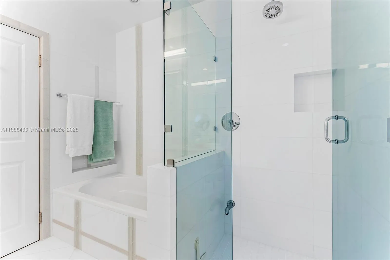 Hallandale Beach, Florida 33009, United States, 3 Bedrooms Bedrooms, ,3 BathroomsBathrooms,Residential,Active,218551