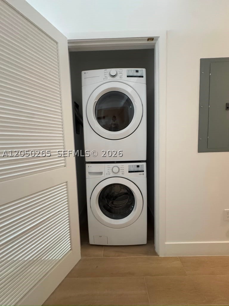 90 NE 32 ST 210