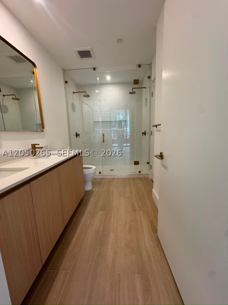90 NE 32 ST 210