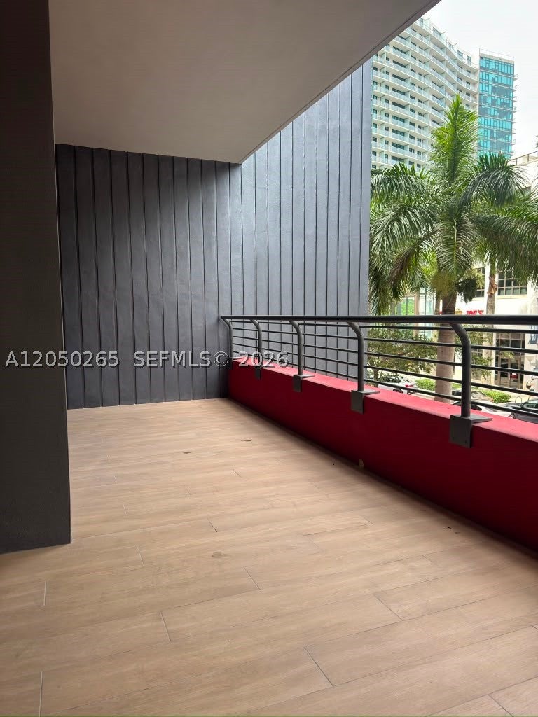 90 NE 32 ST 210